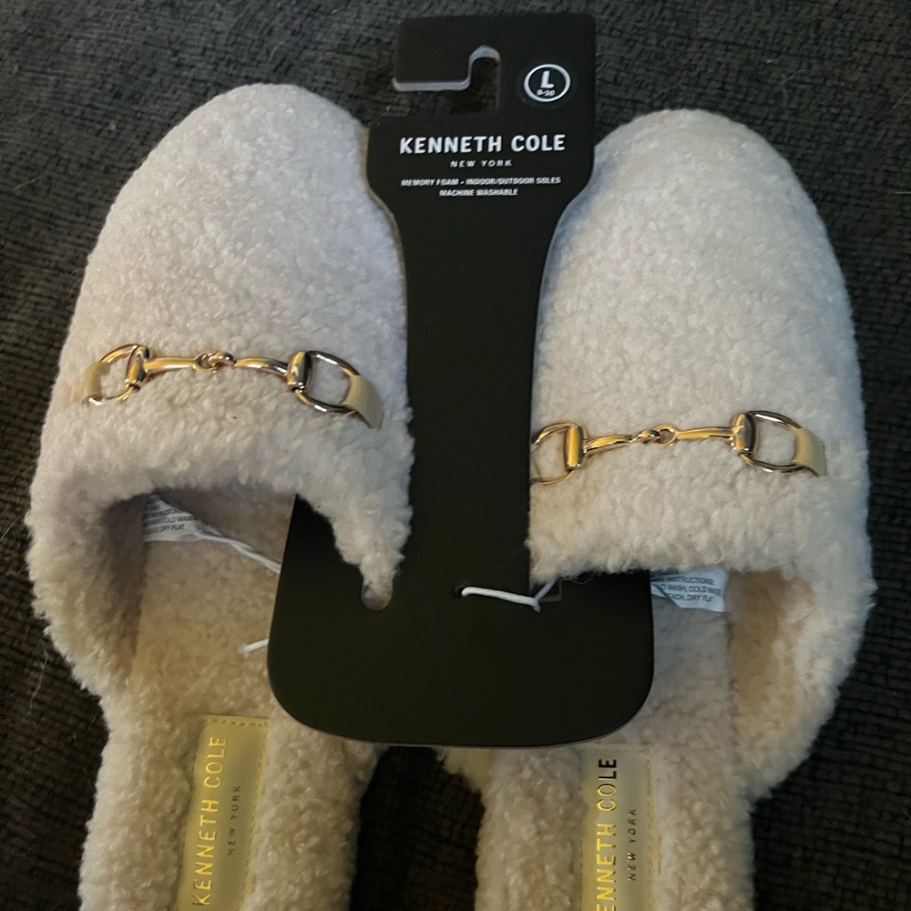 Kenneth Cole Gold and Cream Memory Foam Indoor/Outdoor Soles Size Large (9-10)